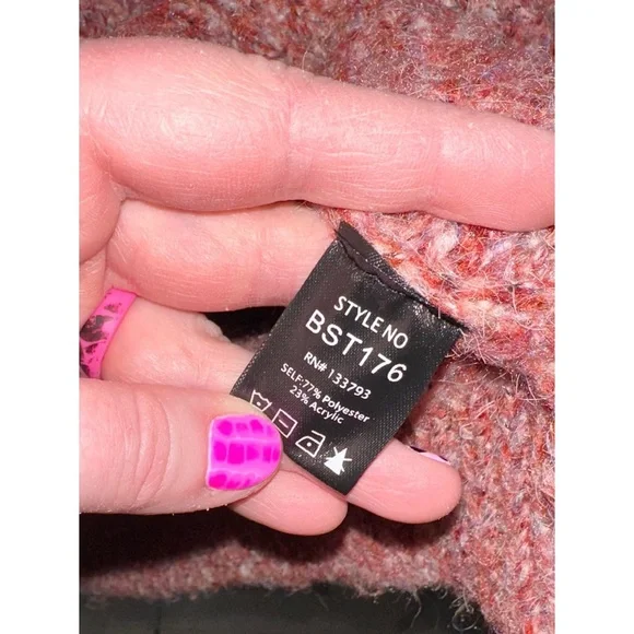 POL Color Block Sweater feat. a red speckled knit bodice, striped long sleeves - Picture 4 of 7